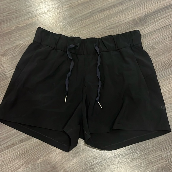Black Lululemon shorts size 4 - Picture 1 of 2